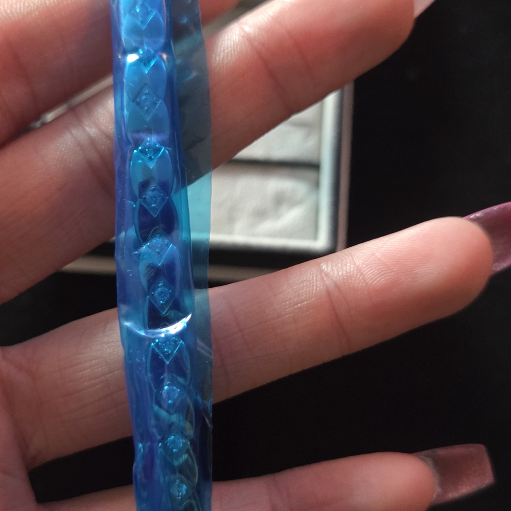 Elegant Stainless Steel Bracelet - Picture 3 of 6